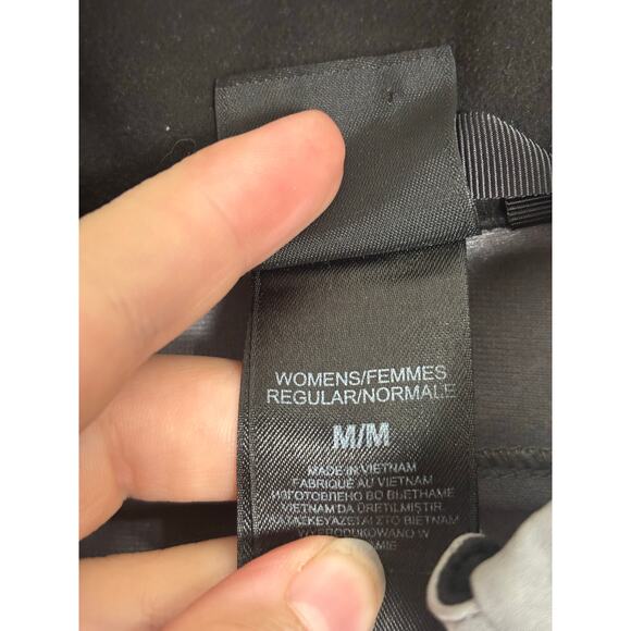 The North Face Softshell Jacket - Women's Gray
Full Zip Stand Collar - Picture 6 of 7